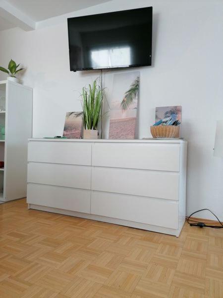 Charlotte Sonnenschein Apartment